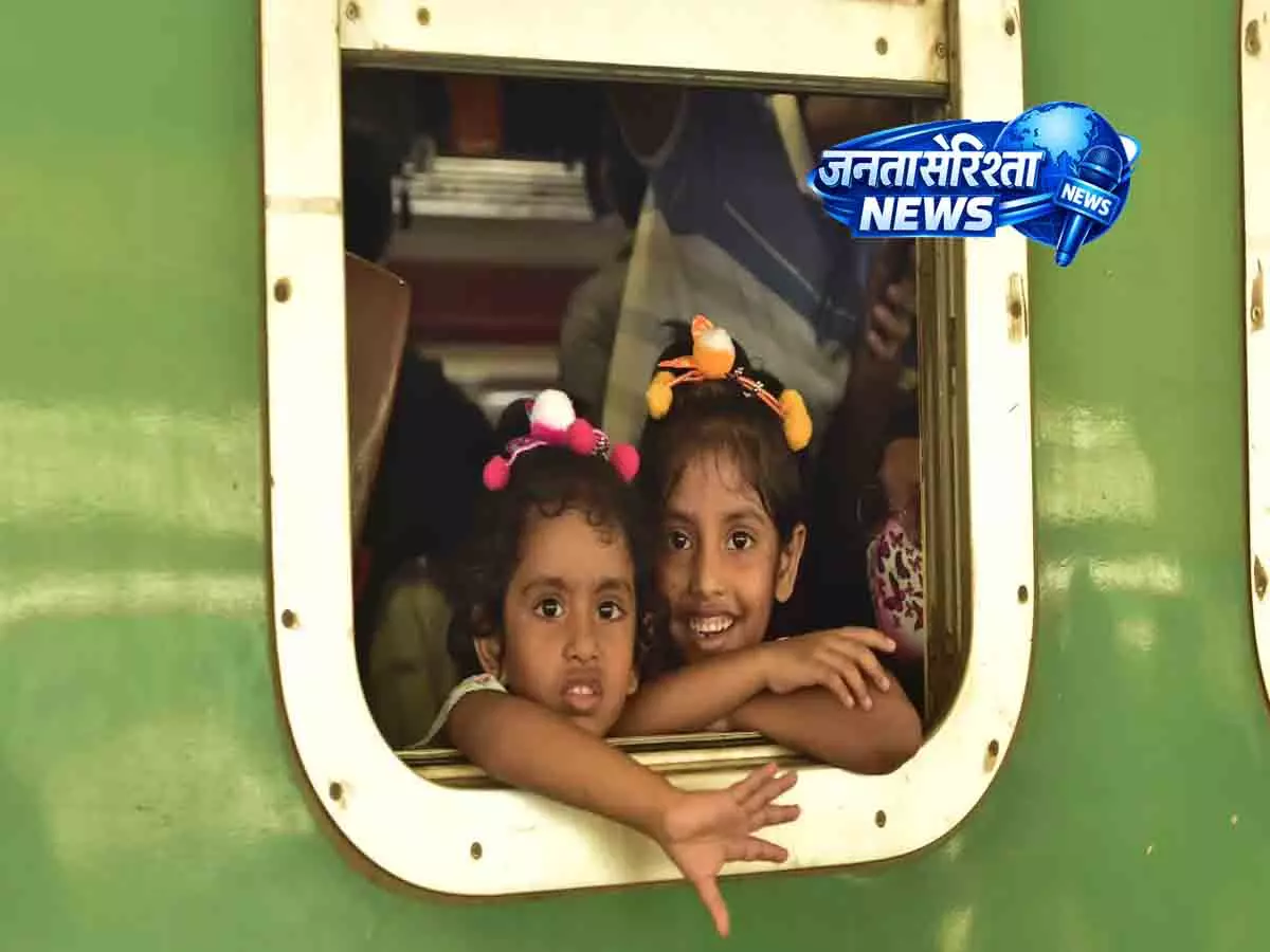भारत-बांग्लादेश रेल संबंध: 19 डिब्बों की पहली सप्लाई भारत-बांग्लादेश रेल संबंध: 19 डिब्बों की पहली सप्लाई