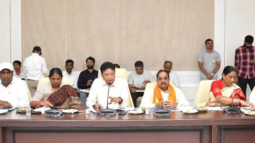 Telangana ने गोदावरी पुष्करालु 2027 के लिए ₹1,000 करोड़ आवंटित किए Telangana ने गोदावरी पुष्करालु 2027 के लिए ₹1,000 करोड़ आवंटित किए