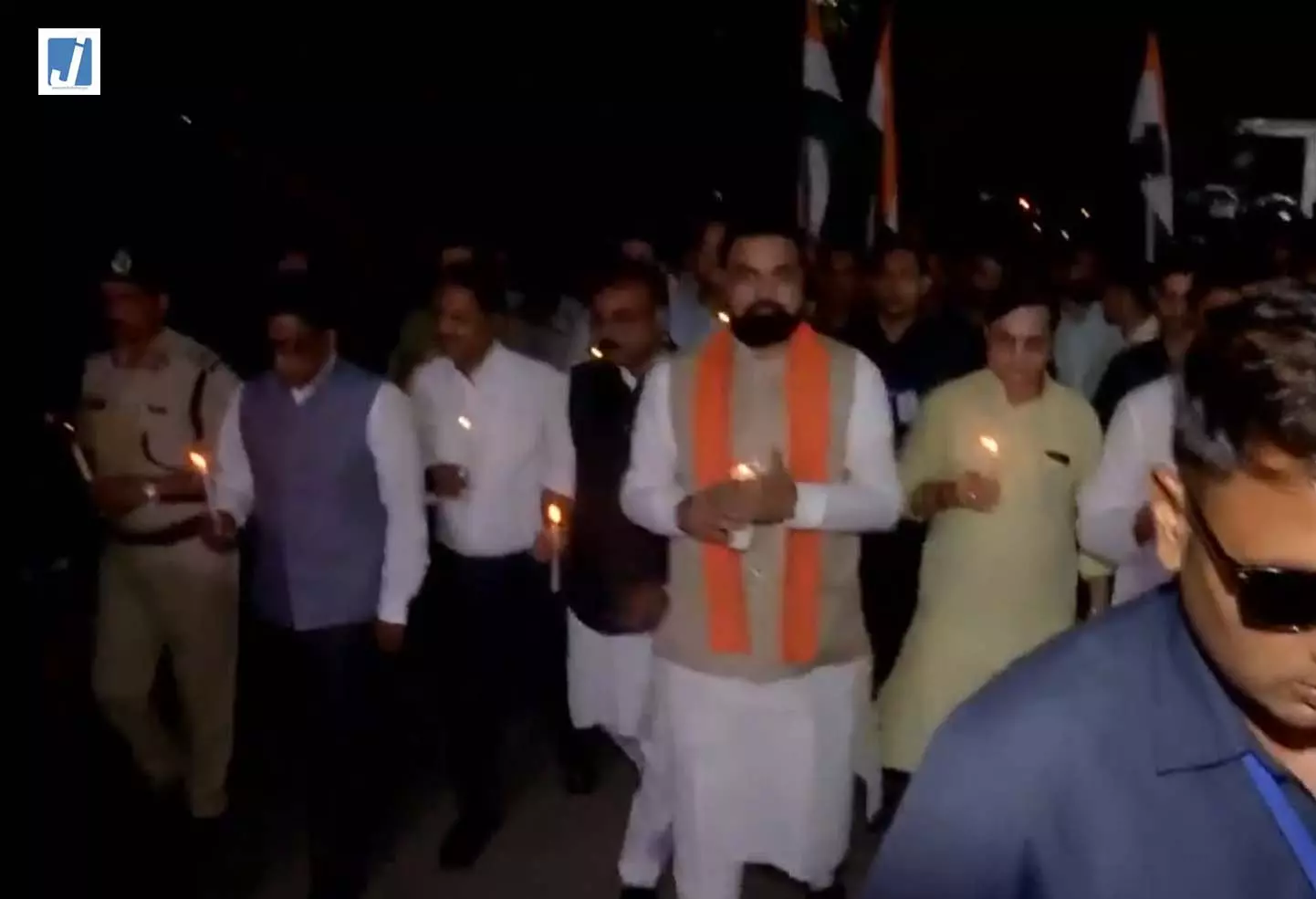 सीएम सम्राट चौधरी ने निकाला कैंडल मार्च विधानसभा पीपल ट्री तक पहुंचे सीएम सम्राट चौधरी ने निकाला कैंडल मार्च विधानसभा पीपल ट्री तक पहुंचे