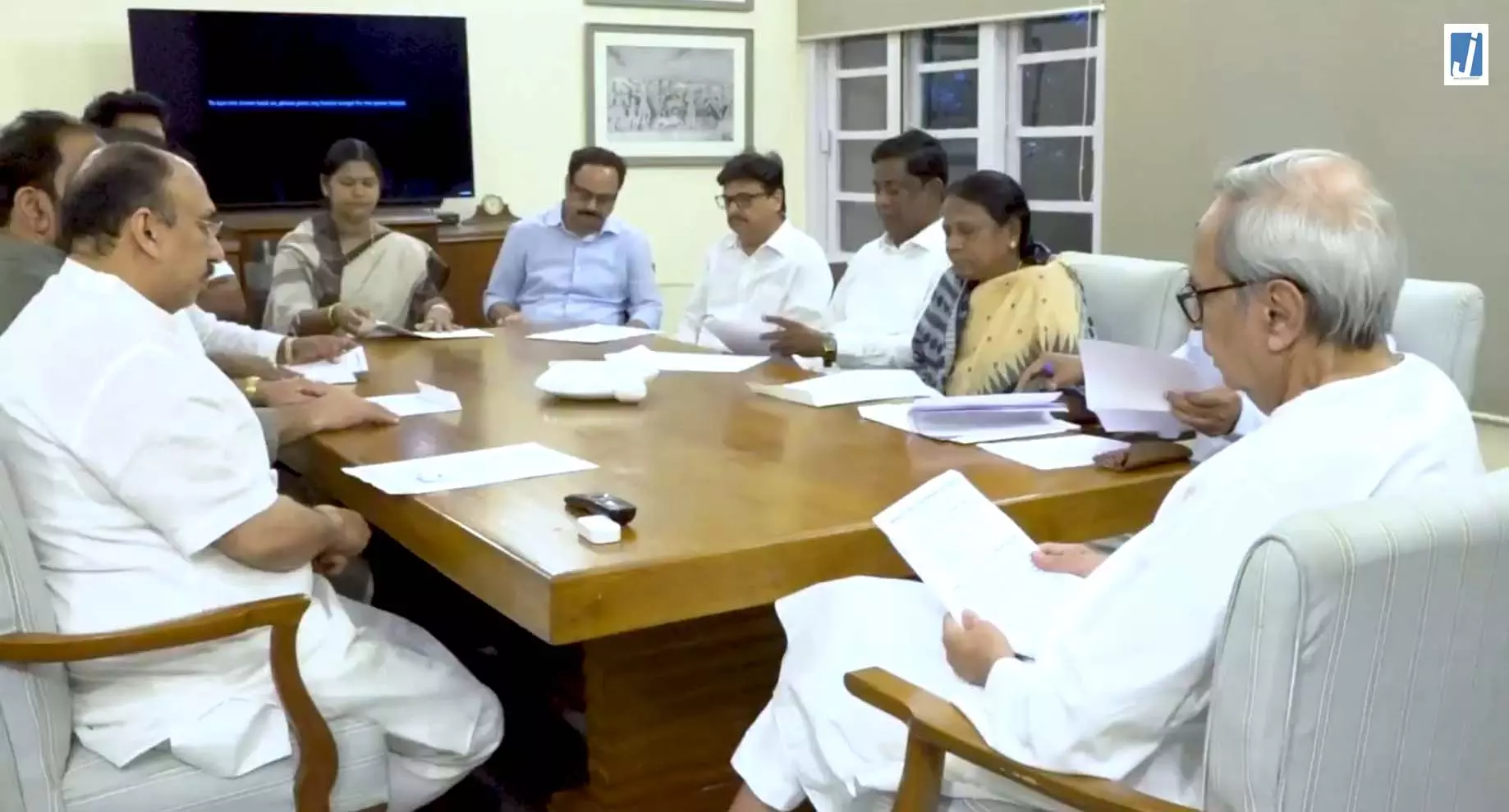 BJD की बड़ी बैठक नवीन पटनायक की अध्यक्षता में राजनीतिक मामलों की समिति ने की चर्चा BJD की बड़ी बैठक नवीन पटनायक की अध्यक्षता में राजनीतिक मामलों की समिति ने की चर्चा