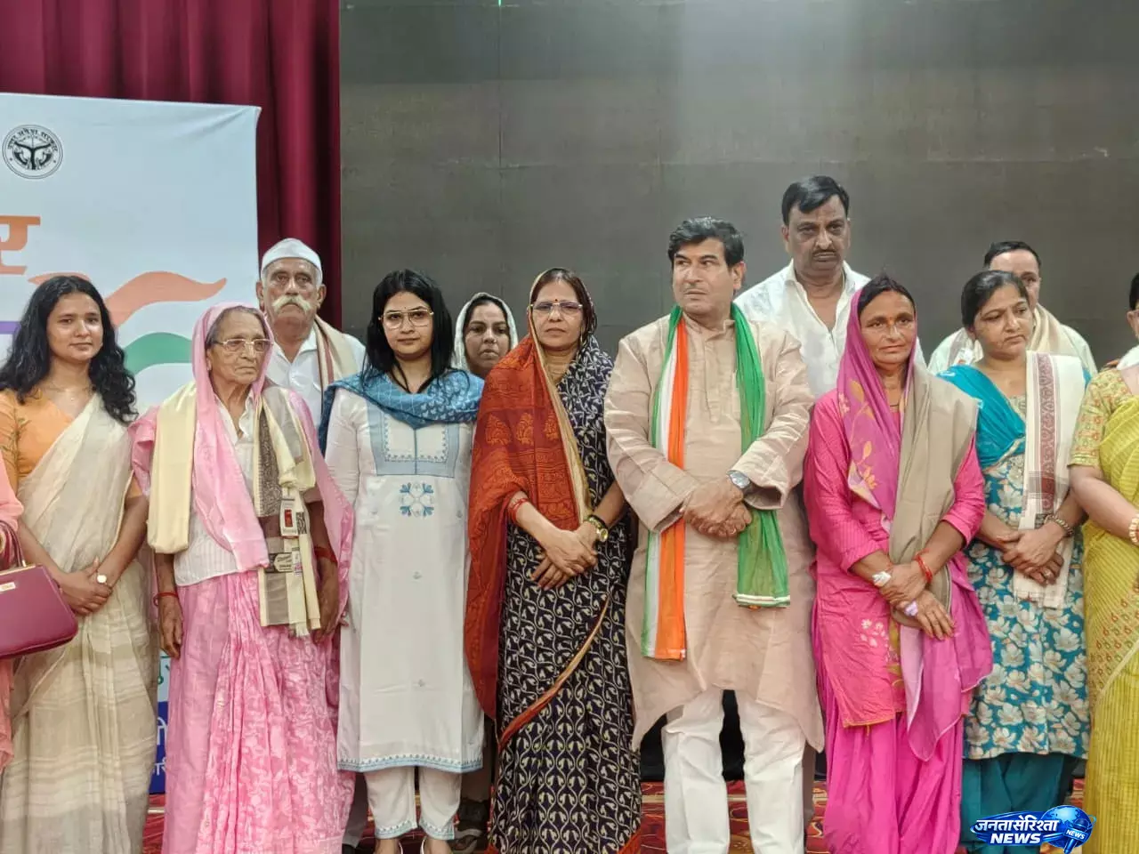 सम्मान पाकर भावुक हुए विभाजन पीड़ित परिवार सम्मान पाकर भावुक हुए विभाजन पीड़ित परिवार