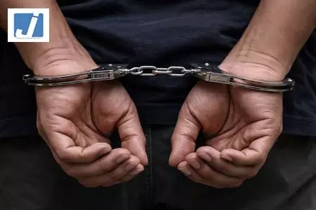 सीबीआई ने तृणमूल नेता भादू शेख की हत्या के मामले में मुंबई से घोषित अपराधी को गिरफ्तार किया सीबीआई ने तृणमूल नेता भादू शेख की हत्या के मामले में मुंबई से घोषित अपराधी को गिरफ्तार किया