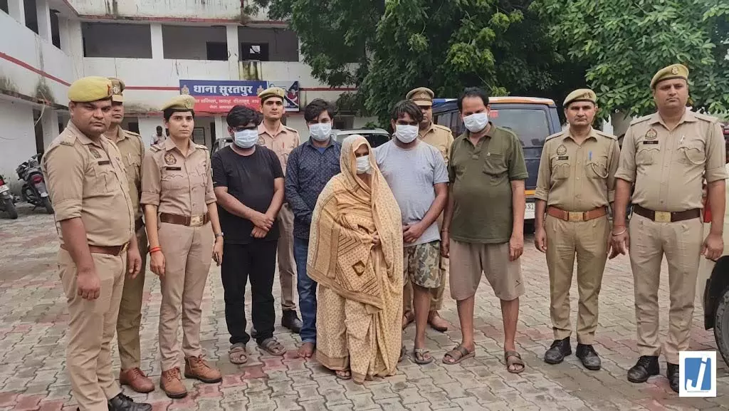 नकली सोना दिखाकर ठगी करने वाले गिरोह का पर्दाफाश महिला समेत 5 गिरफ्तार नकली सोना दिखाकर ठगी करने वाले गिरोह का पर्दाफाश महिला समेत 5 गिरफ्तार
