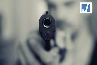 VDC सदस्यों पर चली गोलियां, साथी की फायरिंग में एक की मौत दूसरा गंभीर VDC सदस्यों पर चली गोलियां, साथी की फायरिंग में एक की मौत दूसरा गंभीर
