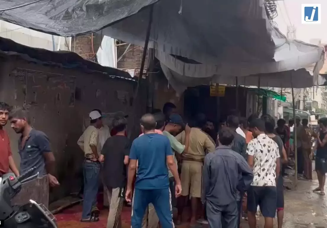 आदर्श नगर में युवक की हत्या, नीरज को गोली मारने के बाद चाकू से गोदा आरोपी गिरफ्तार आदर्श नगर में युवक की हत्या, नीरज को गोली मारने के बाद चाकू से गोदा आरोपी गिरफ्तार
