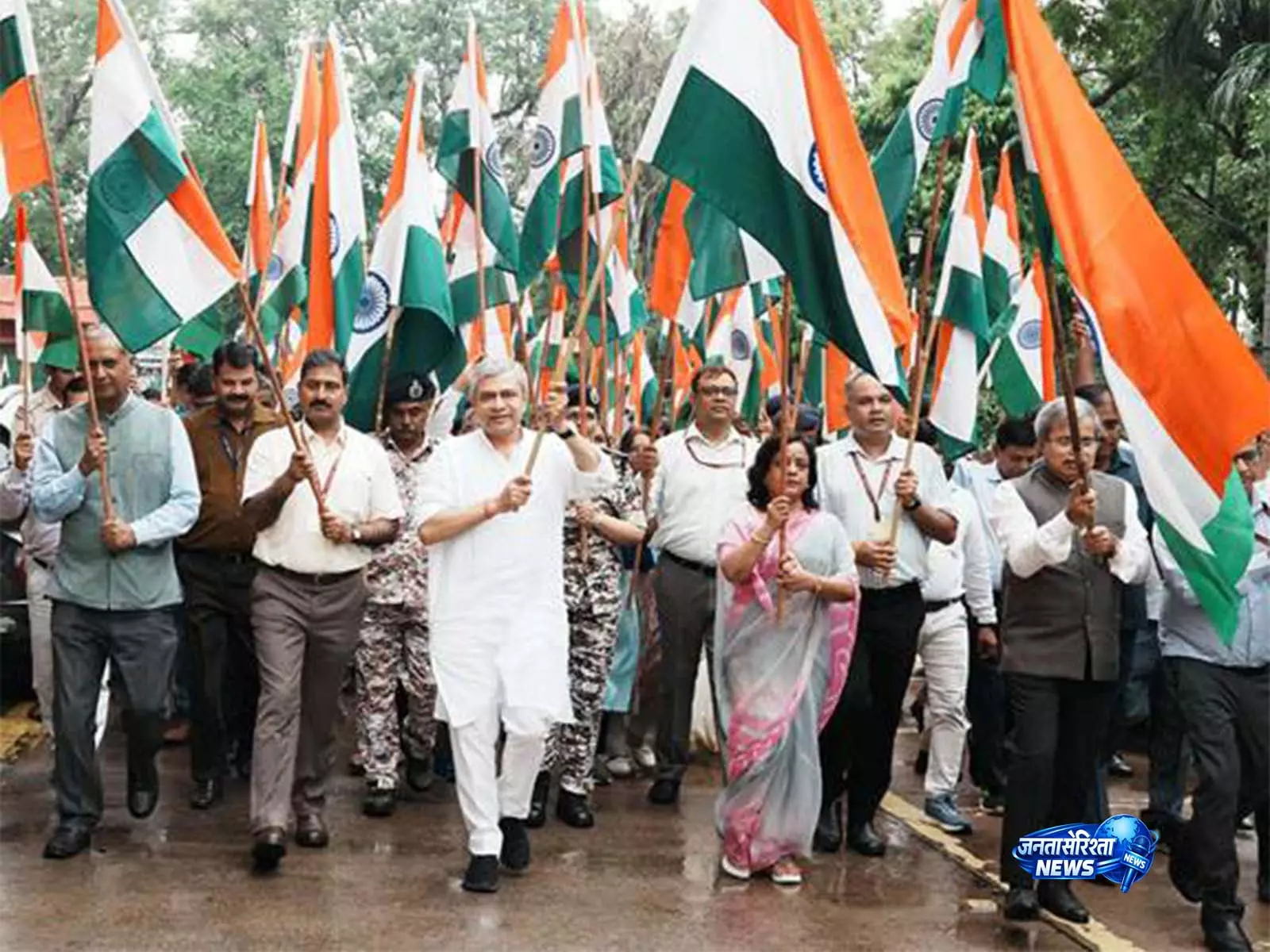 अश्विनी वैष्णव ने रेल भवन में निकाली तिरंगा रैली अश्विनी वैष्णव ने रेल भवन में निकाली तिरंगा रैली
