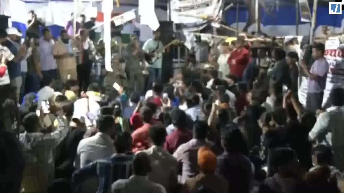 JPSC-JSSC अभ्यर्थियों का प्रदर्शन जारी, जयपाल सिंह मुंडा स्टेडियम में जुटे छात्र JPSC-JSSC अभ्यर्थियों का प्रदर्शन जारी, जयपाल सिंह मुंडा स्टेडियम में जुटे छात्र