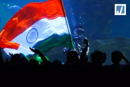 कोलकाता बंदरगाह पर शहर के सबसे ऊंचे राष्ट्रीय ध्वजों में से एक फहराया गया कोलकाता बंदरगाह पर शहर के सबसे ऊंचे राष्ट्रीय ध्वजों में से एक फहराया गया