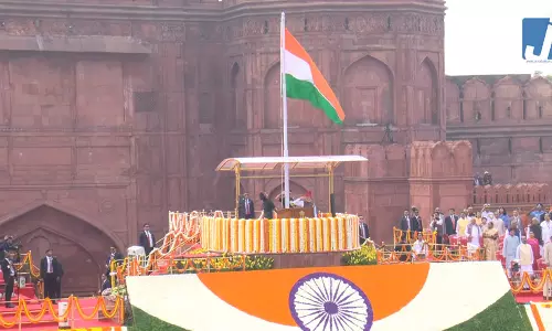 स्वतंत्रता दिवस 2026: लालकिले पर पहली बार वंदे मातरम का सामूहिक गायन, हेलीकॉप्टर ने झंडा लेकर भरी आसमान में उड़ान स्वतंत्रता दिवस 2026: लालकिले पर पहली बार वंदे मातरम का सामूहिक गायन, हेलीकॉप्टर ने झंडा लेकर भरी आसमान में उड़ान