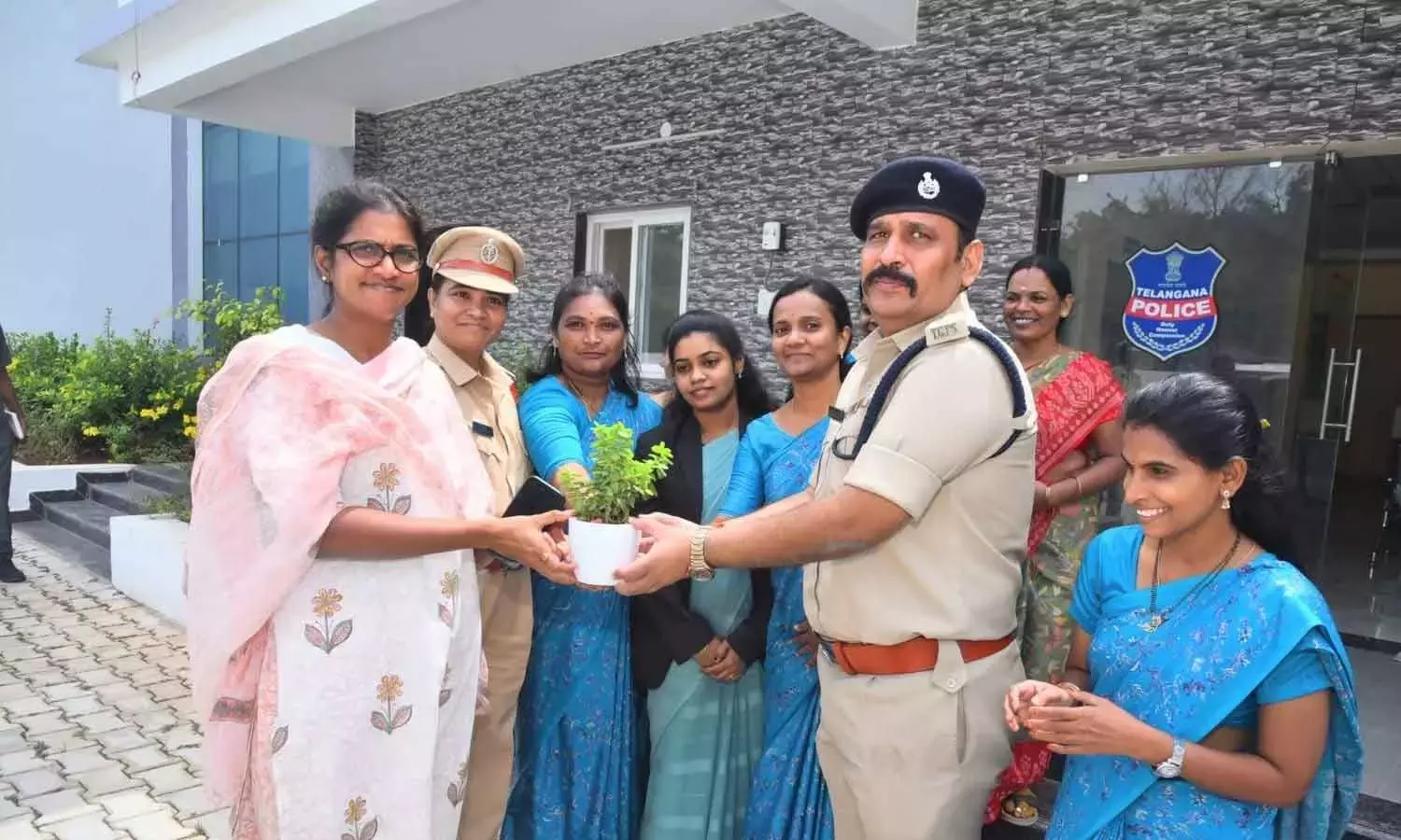 CP श्वेता ने भरोसा सेंटर में पीड़ितों को दी जा रही सेवाओं का निरीक्षण किया CP श्वेता ने भरोसा सेंटर में पीड़ितों को दी जा रही सेवाओं का निरीक्षण किया