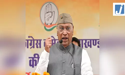 स्वतंत्रता दिवस के अवसर पर कांग्रेस अध्यक्ष खड़गे, सोनिया और प्रियंका गांधी ने देशवासियों को दी शुभकामनाएं स्वतंत्रता दिवस के अवसर पर कांग्रेस अध्यक्ष खड़गे, सोनिया और प्रियंका गांधी ने देशवासियों को दी शुभकामनाएं