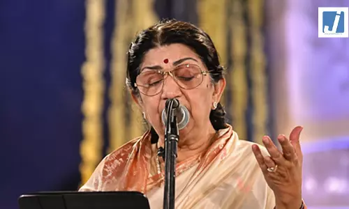 इन देशभक्ति गीतों से मनाएं आजादी का पर्व, हर दिल में जगेगा राष्ट्रप्रेम इन देशभक्ति गीतों से मनाएं आजादी का पर्व, हर दिल में जगेगा राष्ट्रप्रेम