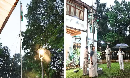 मुंबई में स्वतंत्रता दिवस समारोह: मेयर रितु तावड़े ने मेयर बंगले पर फहराया तिरंगा