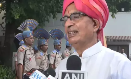 शिवराज सिंह चौहान ने आवास पर फहराया तिरंगा, देश सेवा का किया आह्वान