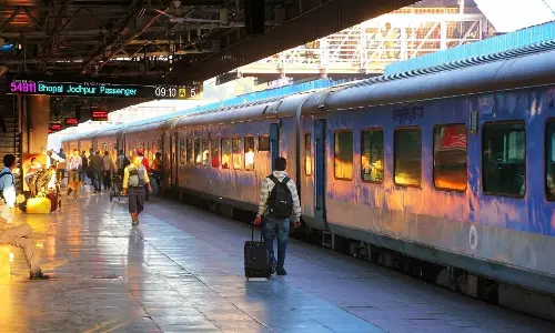 Jodhpur: रेलवे का बड़ा फैसला, सांबा स्टेशन पर अब रुकेगी भगत की कोठी-जम्मूतवी एक्सप्रेस Jodhpur: रेलवे का बड़ा फैसला, सांबा स्टेशन पर अब रुकेगी भगत की कोठी-जम्मूतवी एक्सप्रेस