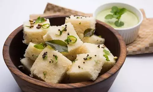 बचे चावल का लाजवाब मेकओवर: मिनटों में बनाएं ढोकला