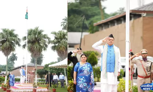 CM धामी ने देहरादून परेड ग्राउंड में फहराया तिरंगा, देखें Live