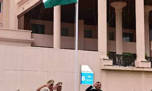 विधानसभा के सचिव ने किया ध्वजारोहण विधानसभा के सचिव ने किया ध्वजारोहण