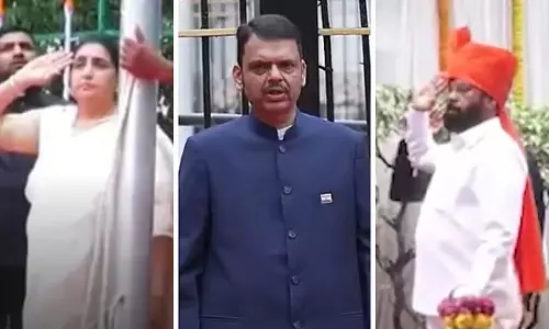 मुंबई में फड़णवीस और शिंदे का ध्वजारोहण मुंबई में फड़णवीस और शिंदे का ध्वजारोहण