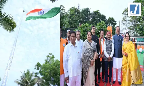 80वें स्वतंत्रता दिवस पर तेलीबांधा तालाब मरीन ड्राइव में 82 मीटर ऊंचे पोलपोस्ट पर फहराया राष्ट्रध्वज 80वें स्वतंत्रता दिवस पर तेलीबांधा तालाब मरीन ड्राइव में 82 मीटर ऊंचे पोलपोस्ट पर फहराया राष्ट्रध्वज
