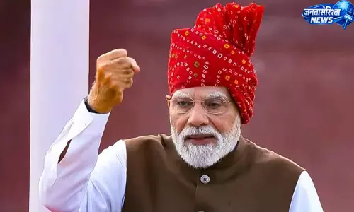 लाल किले से पीएम मोदी का बड़ा ऐलान: 1 करोड़ युवाओं को एआई प्रशिक्षण लाल किले से पीएम मोदी का बड़ा ऐलान: 1 करोड़ युवाओं को एआई प्रशिक्षण