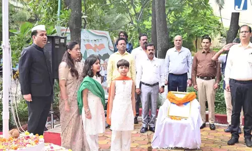 कलेक्टोरेट परिसर में ध्वजारोहण कर कलेक्टर ने दी स्वतंत्रता दिवस की बधाई