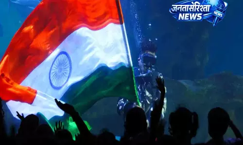 कोलकाता पोर्ट पर फहराया शहर का सबसे ऊंचा राष्ट्रीय ध्वज कोलकाता पोर्ट पर फहराया शहर का सबसे ऊंचा राष्ट्रीय ध्वज