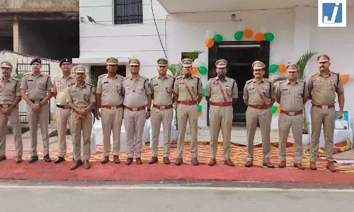 पश्चिम क्षेत्र पुलिस कार्यालय में तिरंगे को सलामी देकर मनाया स्वतंत्रता दिवस पश्चिम क्षेत्र पुलिस कार्यालय में तिरंगे को सलामी देकर मनाया स्वतंत्रता दिवस