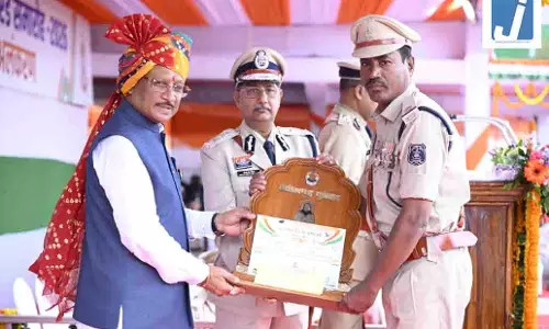 उत्कृष्ट सेवा के लिए सम्मानित हुए पुलिस अधिकारी-कर्मचारी, IG रामगोपाल सहित 10 अधिकारियों को भारतीय पुलिस पदक उत्कृष्ट सेवा के लिए सम्मानित हुए पुलिस अधिकारी-कर्मचारी, IG रामगोपाल सहित 10 अधिकारियों को भारतीय पुलिस पदक