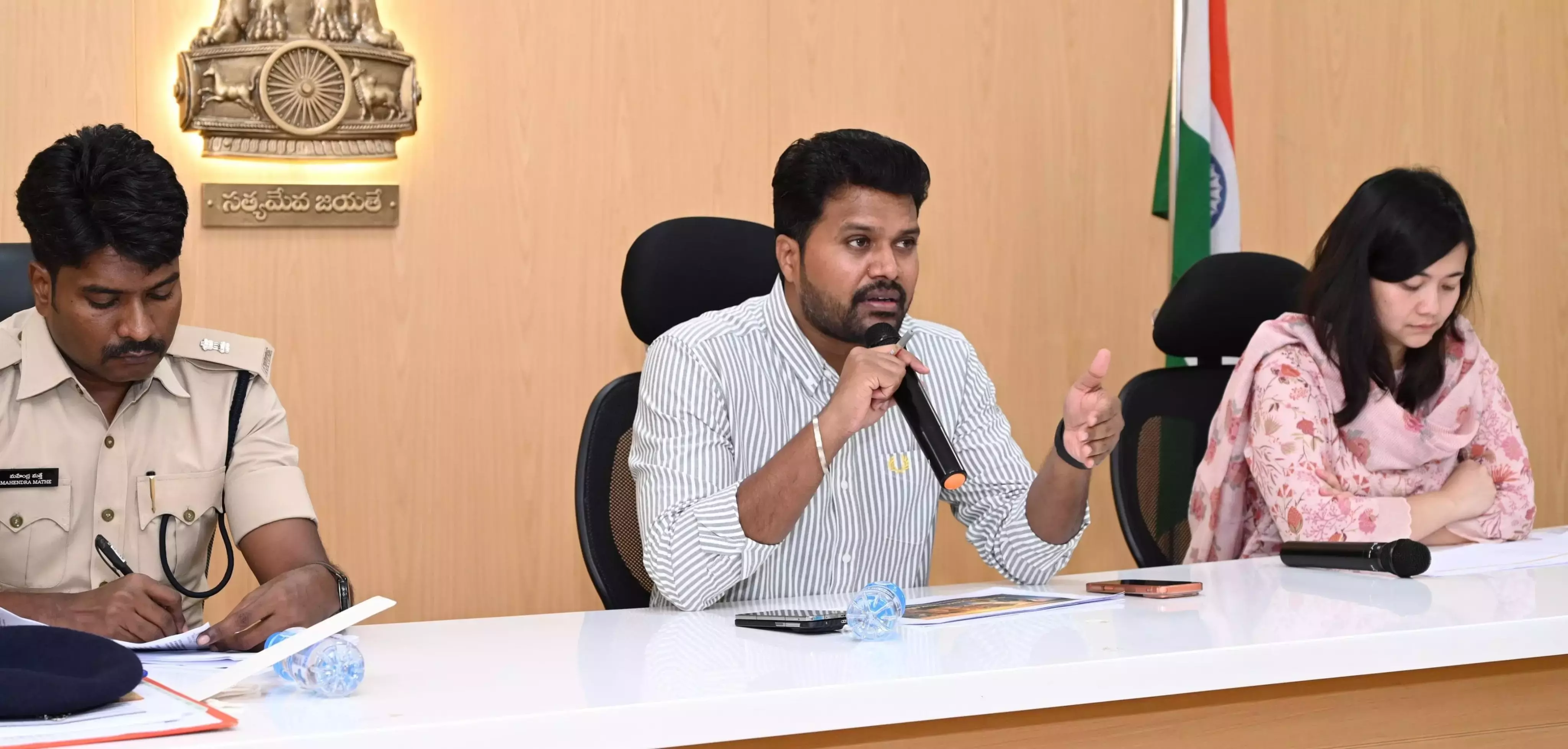 Andhra: कोनासीमा प्रशासन जिले में 105 पुष्कर घाट विकसित करेगा Andhra: कोनासीमा प्रशासन जिले में 105 पुष्कर घाट विकसित करेगा