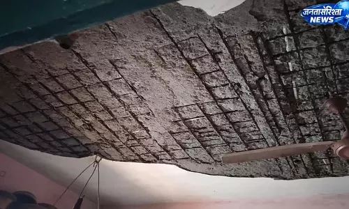 आंगनवाड़ी की छत गिरी, चार बच्चे घायल