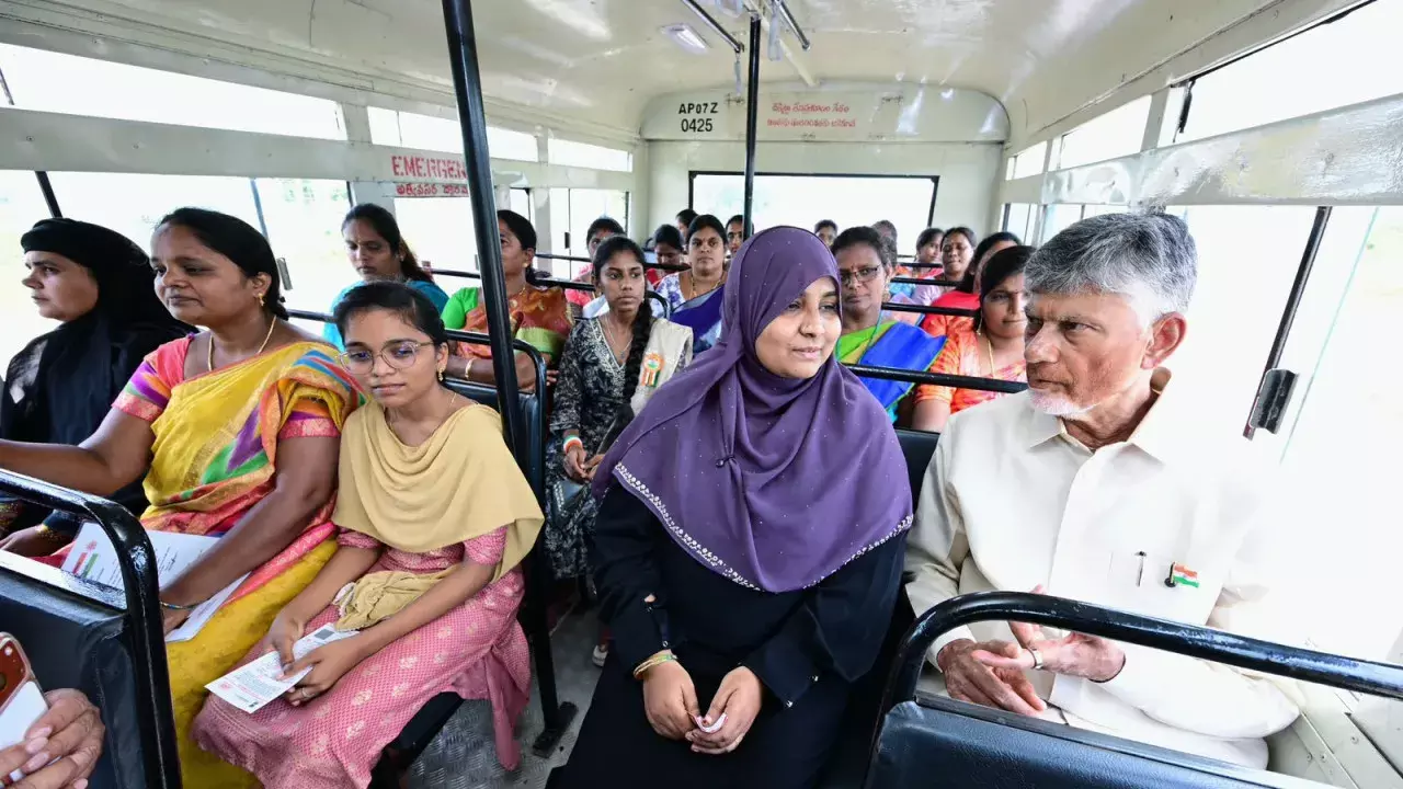 स्त्री शक्ति का 1 साल: रोज 24 लाख महिलाओं को मुफ़्त बस सफर