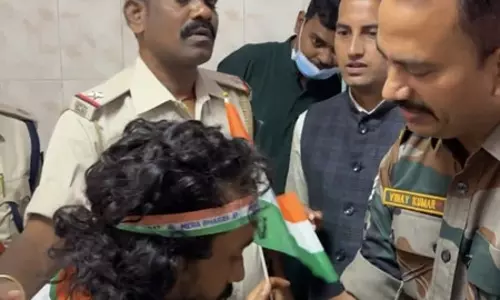रांची में आंदोलित छात्रों ने निकाली तिरंगा यात्रा, अनशनकारी देवेंद्र और हबीबा को पुलिस ने रोका