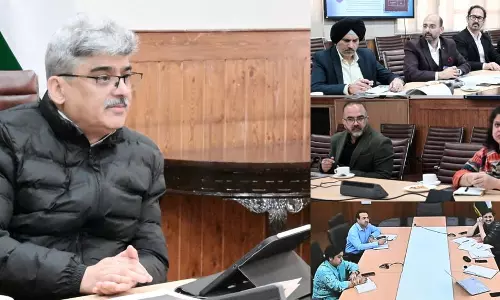 Srinagar: हस्तशिल्प और हथकरघा क्षेत्र को मजबूत करने की रणनीति पर मुख्य सचिव ने की बैठक Srinagar: हस्तशिल्प और हथकरघा क्षेत्र को मजबूत करने की रणनीति पर मुख्य सचिव ने की बैठक