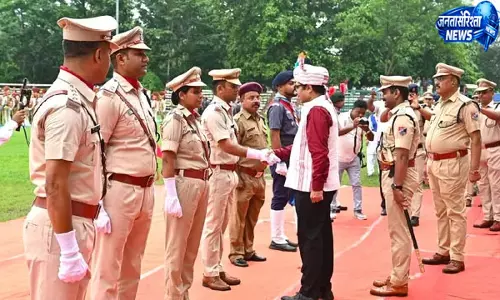 चक्रधरपुर रेल मंडल में हर्षोल्लास से मना स्वतंत्रता दिवस, DRM तरुण हुरिया ने फहराया तिरंगा चक्रधरपुर रेल मंडल में हर्षोल्लास से मना स्वतंत्रता दिवस, DRM तरुण हुरिया ने फहराया तिरंगा