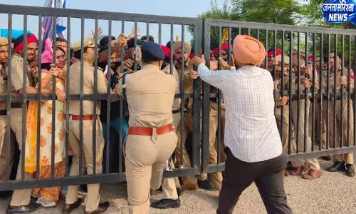 फिरोजपुर में 1158 सहायक कंप्यूटर अध्यापकों का प्रदर्शन, सीएम के खिलाफ की नारेबाजी फिरोजपुर में 1158 सहायक कंप्यूटर अध्यापकों का प्रदर्शन, सीएम के खिलाफ की नारेबाजी