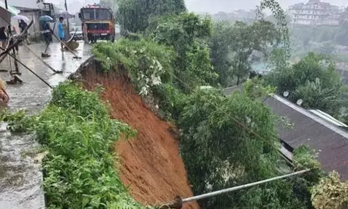 अरुणाचल प्रदेश में बाढ़ और लैंडस्लाइड का कहर, चार लोगों की मौत पांच जवान लापता अरुणाचल प्रदेश में बाढ़ और लैंडस्लाइड का कहर, चार लोगों की मौत पांच जवान लापता