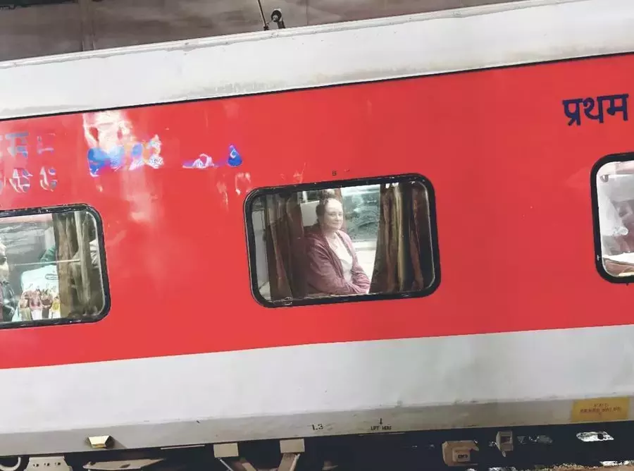 Andhra: पवन कल्याण की पत्नी अन्ना की सादगी ने सबका दिल जीत लिया Andhra: पवन कल्याण की पत्नी अन्ना की सादगी ने सबका दिल जीत लिया