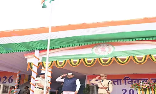 महासमुंद में मंत्री दयालदास बघेल ने किया ध्वजारोहण