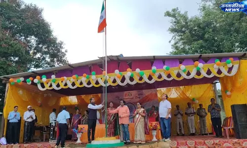 स्वतंत्रता दिवस समारोह में तिरंगे पर विवाद स्वतंत्रता दिवस समारोह में तिरंगे पर विवाद
