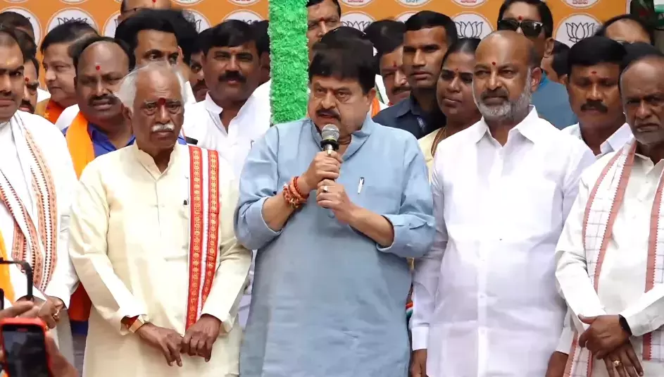 Telangana: तेलंगाना बीजेपी नेताओं ने हैदराबाद में स्वतंत्रता दिवस मनाया Telangana: तेलंगाना बीजेपी नेताओं ने हैदराबाद में स्वतंत्रता दिवस मनाया
