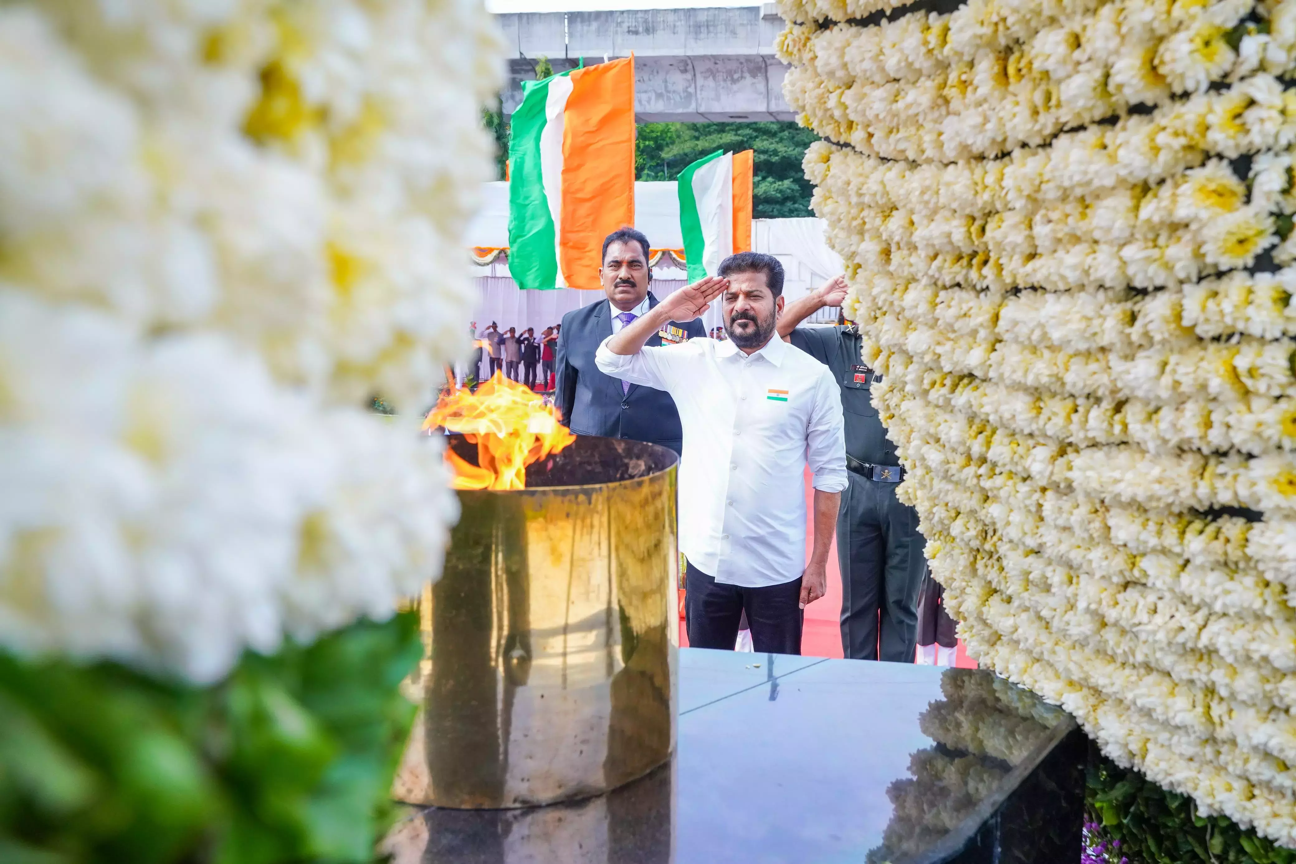 तेलंगाना के नदी जल के हिस्से पर कोई समझौता नहीं होगा: रेवंत रेड्डी तेलंगाना के नदी जल के हिस्से पर कोई समझौता नहीं होगा: रेवंत रेड्डी