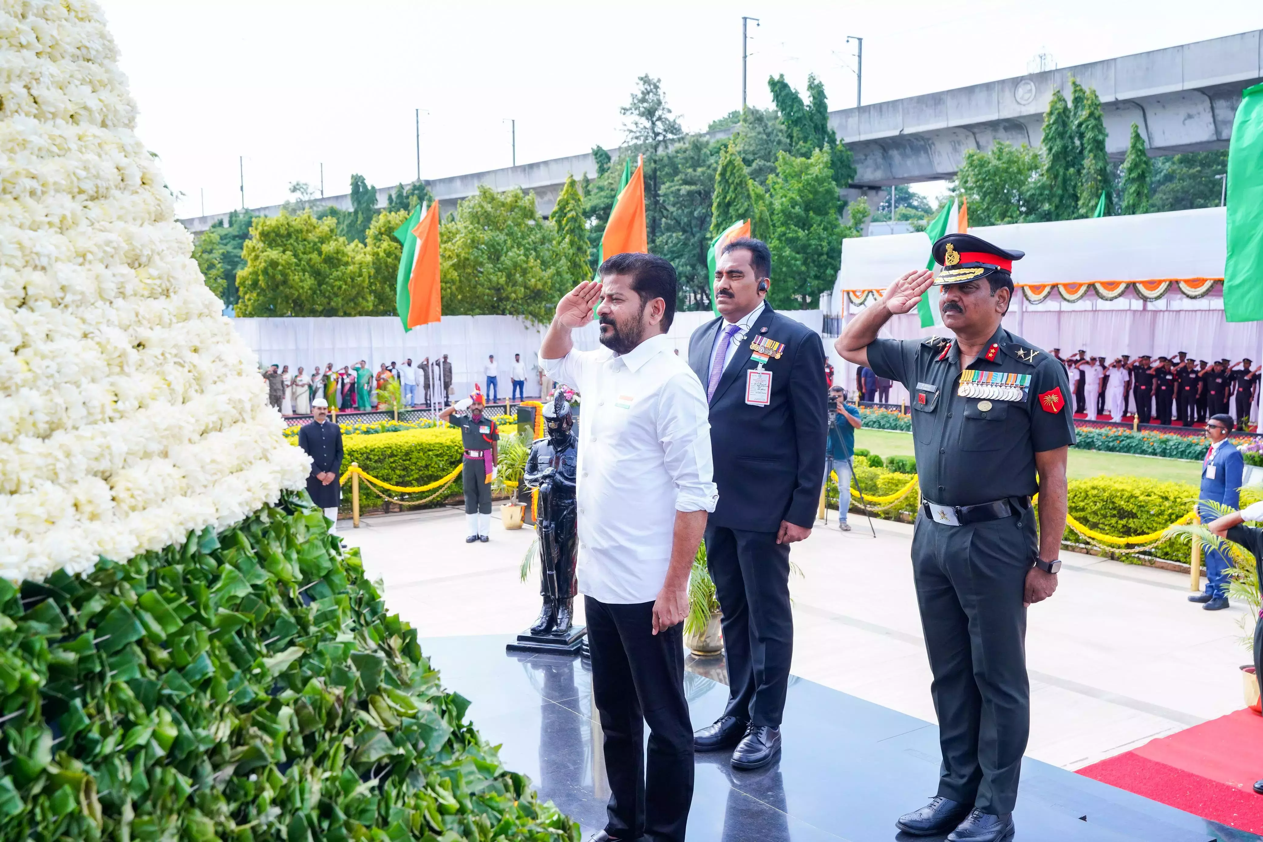 तेलंगाना की तरक्की के लिए मज़बूत कानून-व्यवस्था ज़रूरी: रेवंत रेड्डी तेलंगाना की तरक्की के लिए मज़बूत कानून-व्यवस्था ज़रूरी: रेवंत रेड्डी