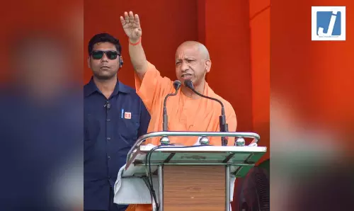 सीएम योगी ने आठ राज्यों से आए कलाकारों से किया संवाद, सम्मानित कर एकता का दिया संदेश