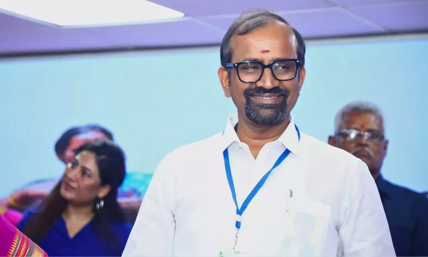तमिलनाडु के नागरिक आपूर्ति मंत्री ने चेन्नई के अमुधम डिपार्टमेंटल स्टोर का निरीक्षण किया