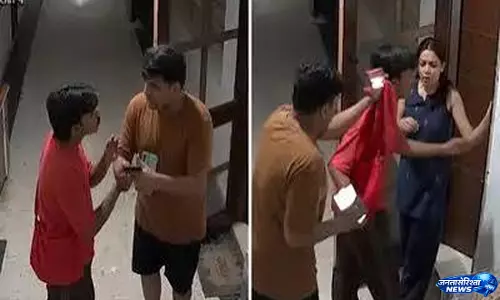 ऑर्डर लेट होने पर डिलीवरी बॉय को घर में खींचकर पीटा ऑर्डर लेट होने पर डिलीवरी बॉय को घर में खींचकर पीटा