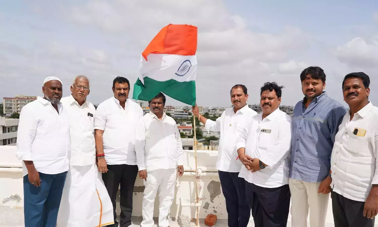 Andhra: हमारा राष्ट्रीय ध्वज भारत की शान का प्रतीक है Andhra: हमारा राष्ट्रीय ध्वज भारत की शान का प्रतीक है