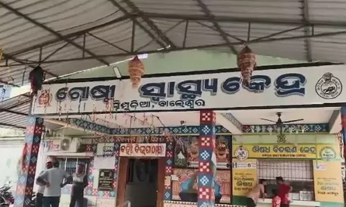 स्वतंत्रता दिवस की तैयारी के दौरान बड़ा हादसा, करंट लगने से खेल शिक्षक की मौत, तीन छात्र गंभीर स्वतंत्रता दिवस की तैयारी के दौरान बड़ा हादसा, करंट लगने से खेल शिक्षक की मौत, तीन छात्र गंभीर
