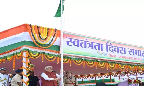 राजनांदगांव में विधानसभा अध्यक्ष डॉ. रमन सिंह ने फहराया तिरंगा राजनांदगांव में विधानसभा अध्यक्ष डॉ. रमन सिंह ने फहराया तिरंगा