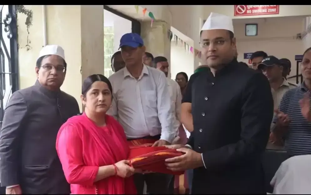 Gopeshwar: चमोली में हर्षोल्लास से मनाया गया स्वतंत्रता दिवस, शहीदों को श्रद्धांजलि Gopeshwar: चमोली में हर्षोल्लास से मनाया गया स्वतंत्रता दिवस, शहीदों को श्रद्धांजलि